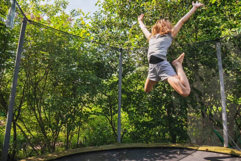 activité sportive avec trampoline