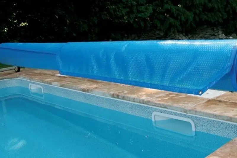 Bâche à bulles pour piscine comment faire son choix