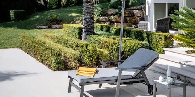 Comment choisir le meilleur bain de soleil pour votre jardin