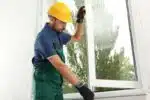 Qui contacter pour réussir la pose de vos fenêtres PVC