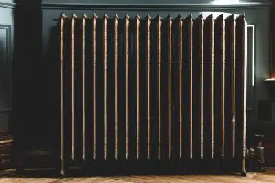 Radiateur en matière brute et naturelle