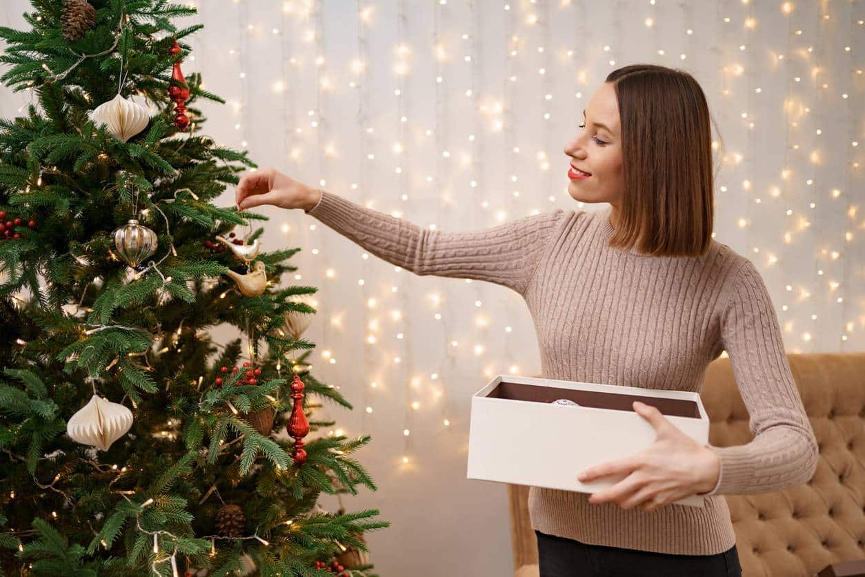 choisir l'arbre de Noël artificiel idéal sapin artificiel vert ou blanc