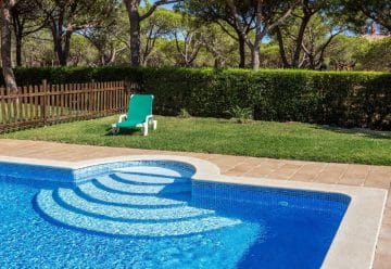 Escalier de piscine