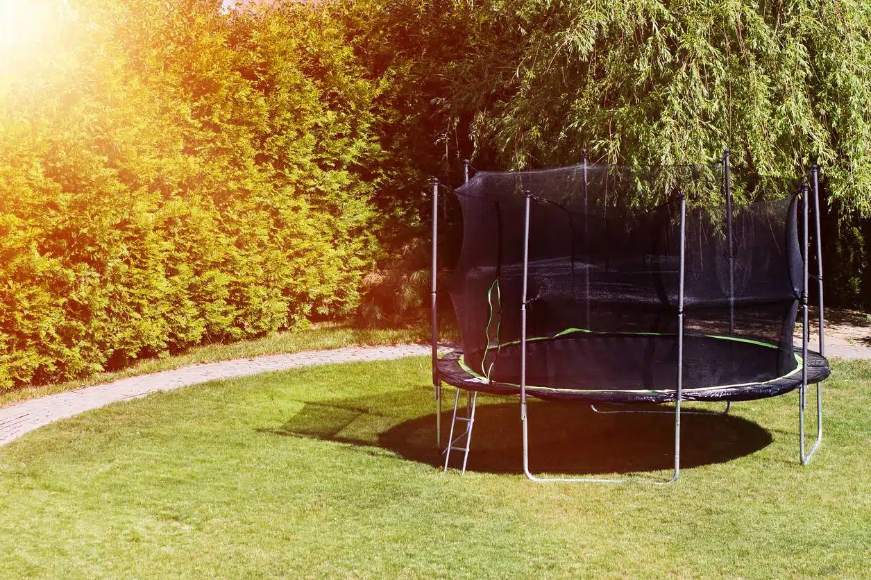 trampoline de jardin