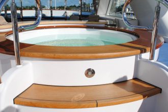 Spa extérieur : pourquoi la couverture est l'accessoire qu'on sous-estime le plus ?