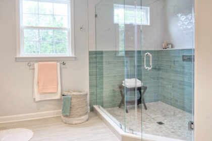 Verre sur mesure : quels usages déco pour votre intérieur en 2026 ?